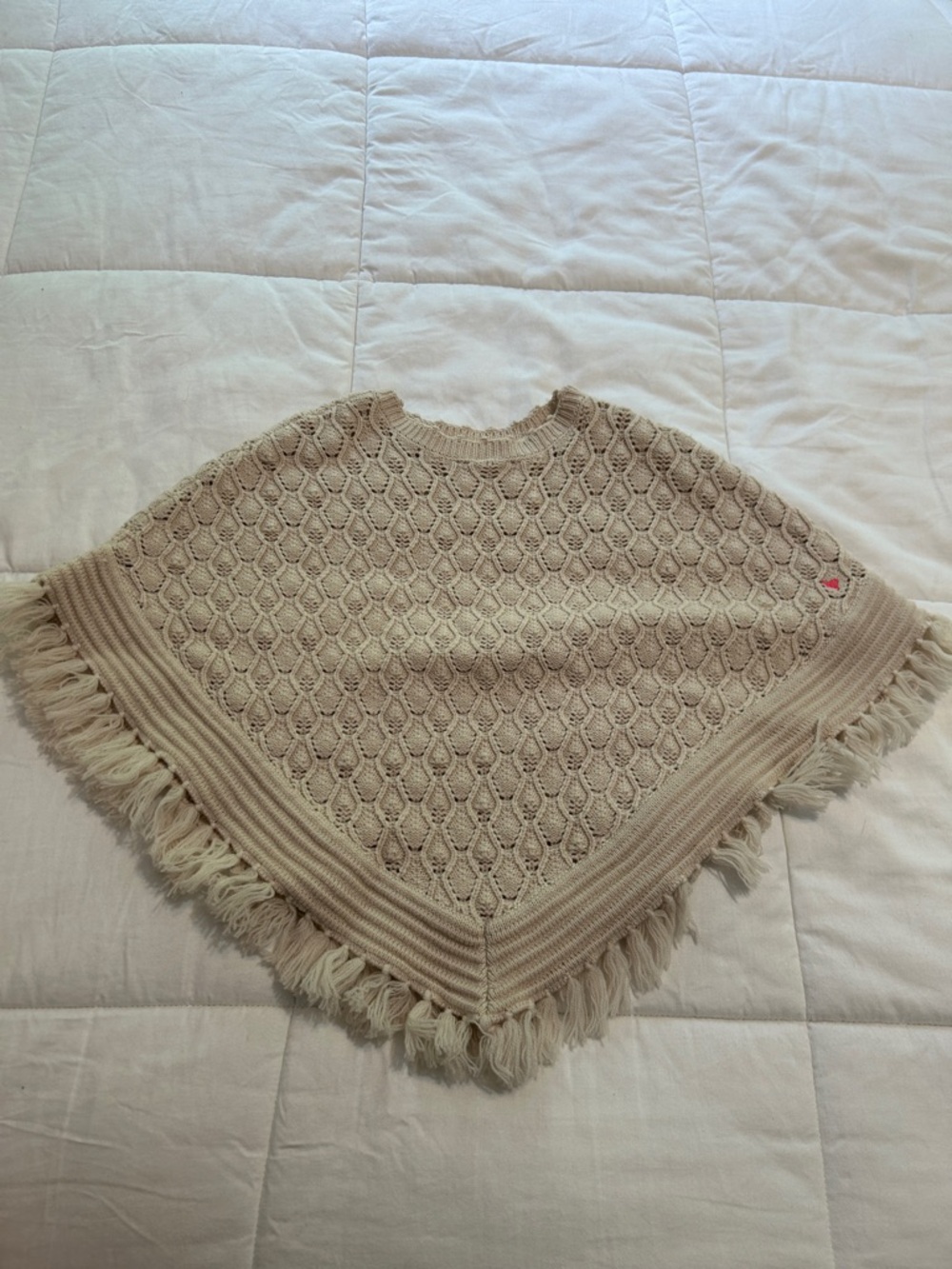Pink Chicken Cream Cable-Knit Fringed shawl
